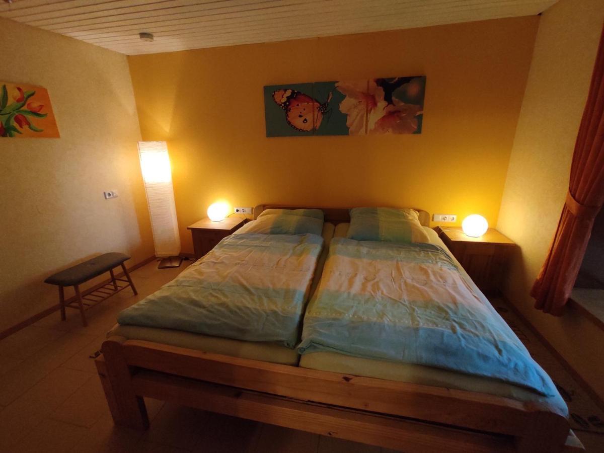 Moselferienweingut Schaefer Apartment Wintrich Exterior foto