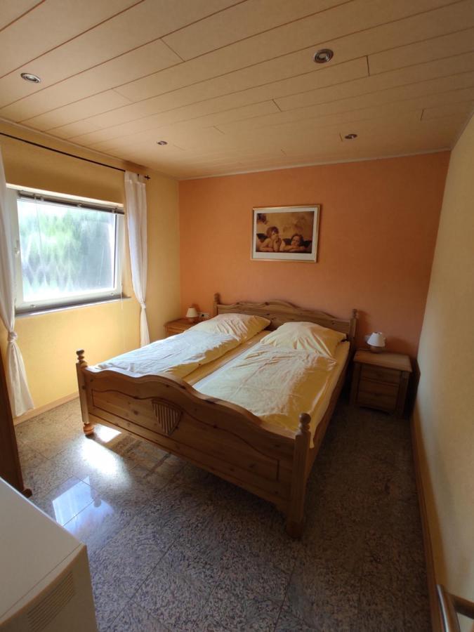 Moselferienweingut Schaefer Apartment Wintrich Exterior foto