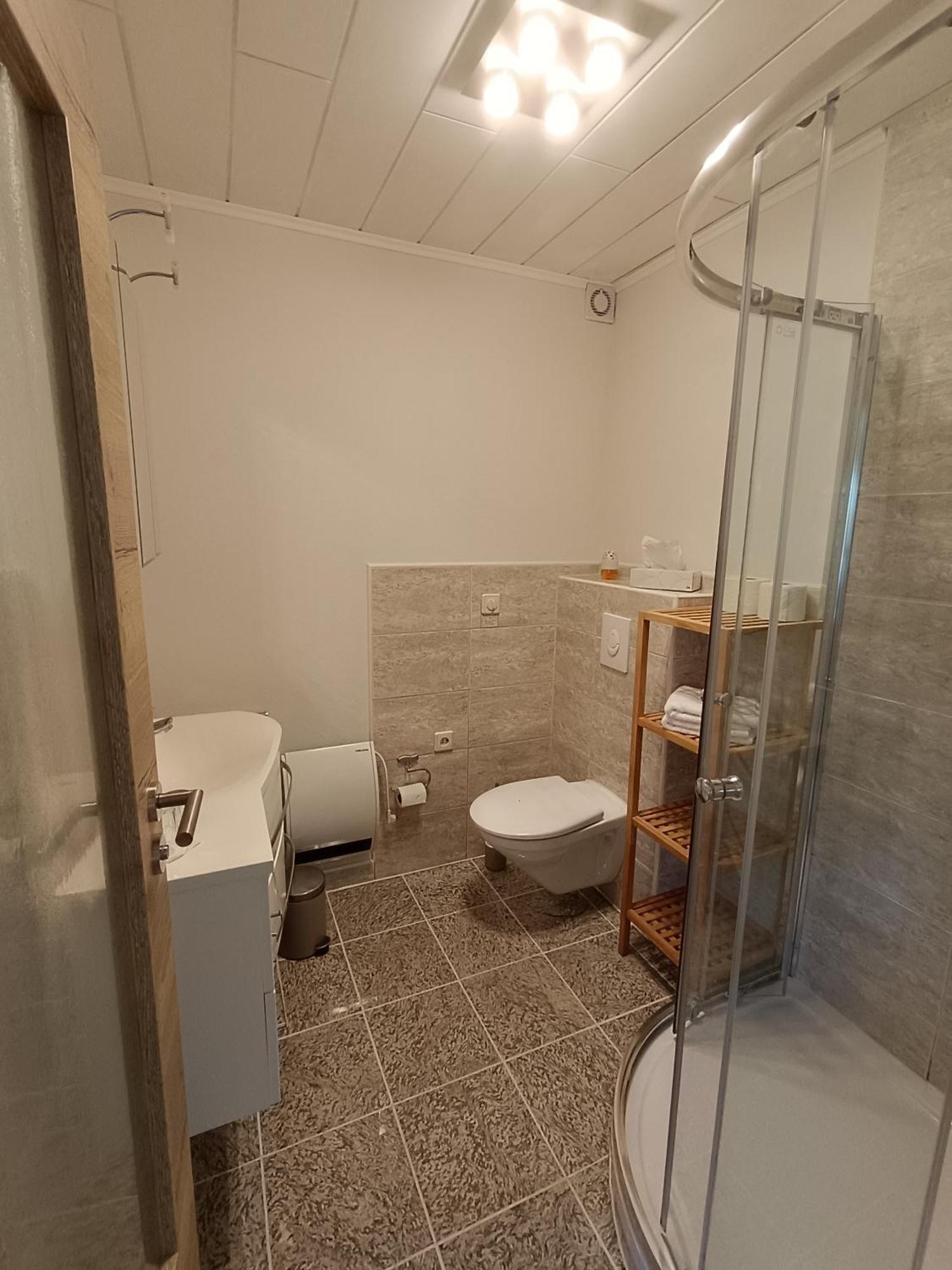 Moselferienweingut Schaefer Apartment Wintrich Cameră foto