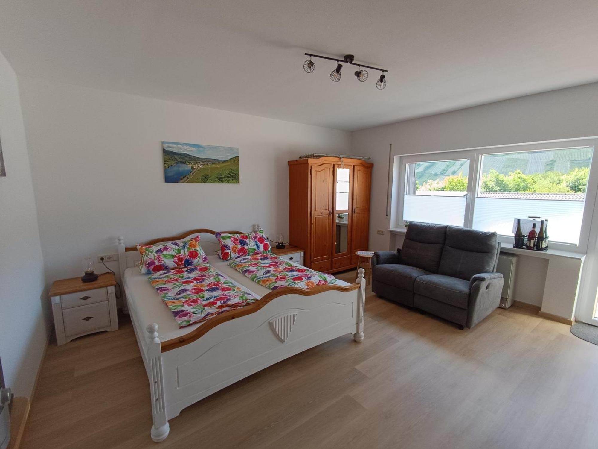 Moselferienweingut Schaefer Apartment Wintrich Cameră foto